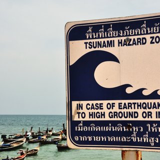 Tsunami hazard sign