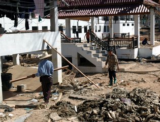 Clearing up after the 2004 Indian Ocean tsunami