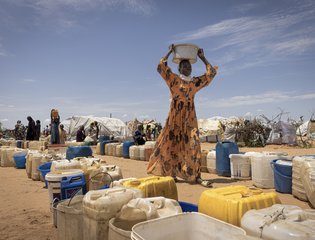 Adré. With more than 150,000 Sudanese refugees settling in the border town, demand for water has risen sharply, even though the commodity is already scarce in this arid region.